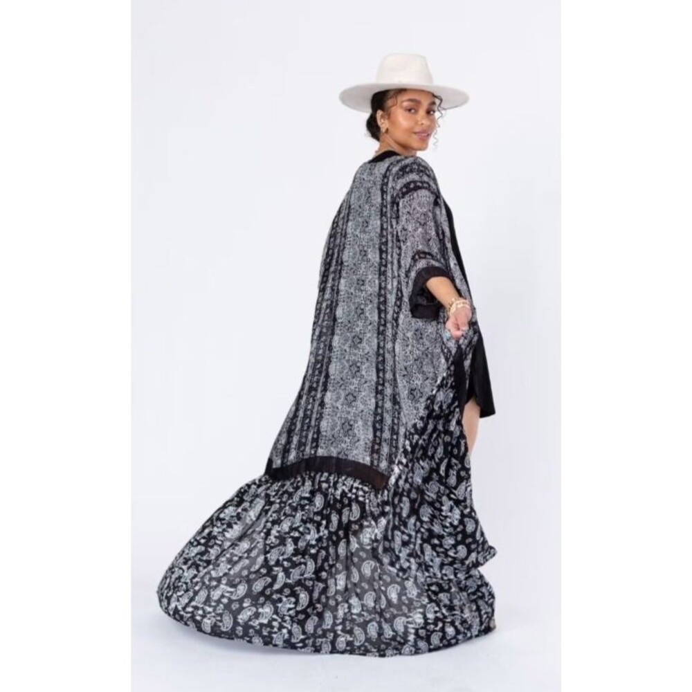 Black & White Paisley Kimono Sleeve Maxi Dress Duster Coverup Ruffle Hem OS EUC - Picture 3 of 13